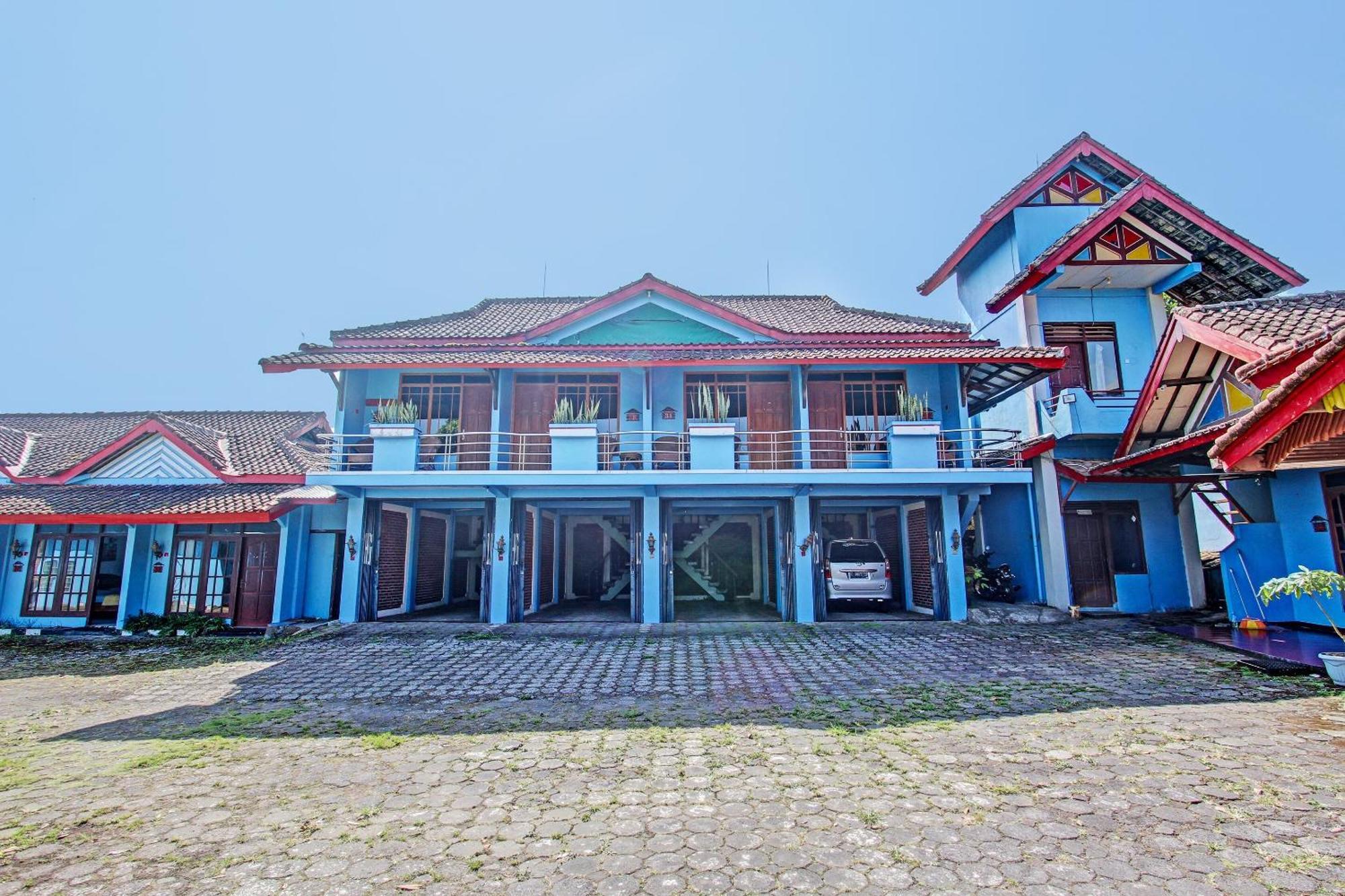 Hotel Capital O 91644 Loka Hause Salatiga Esterno foto