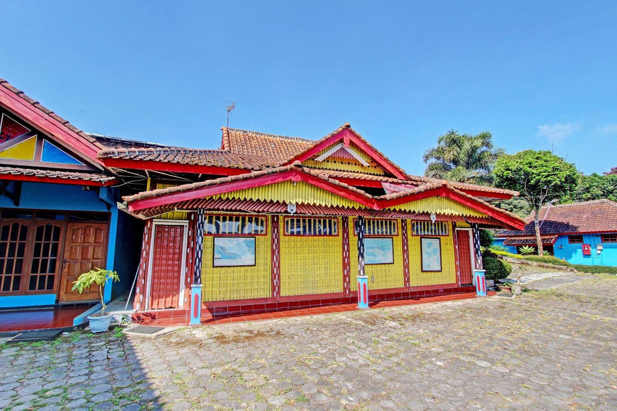 Hotel Capital O 91644 Loka Hause Salatiga Esterno foto
