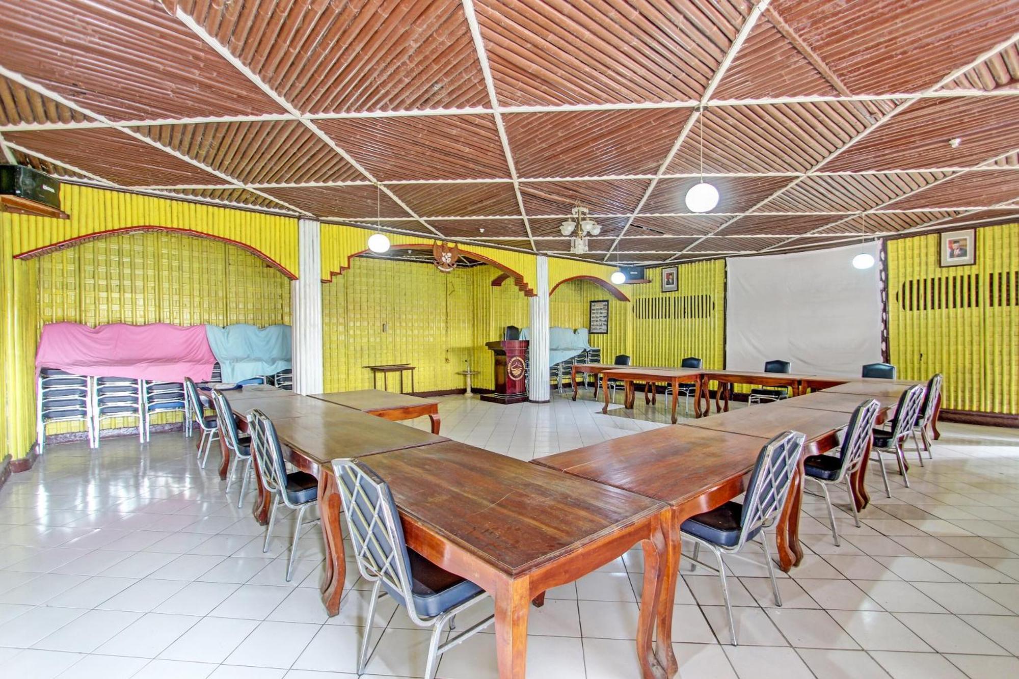Hotel Capital O 91644 Loka Hause Salatiga Esterno foto
