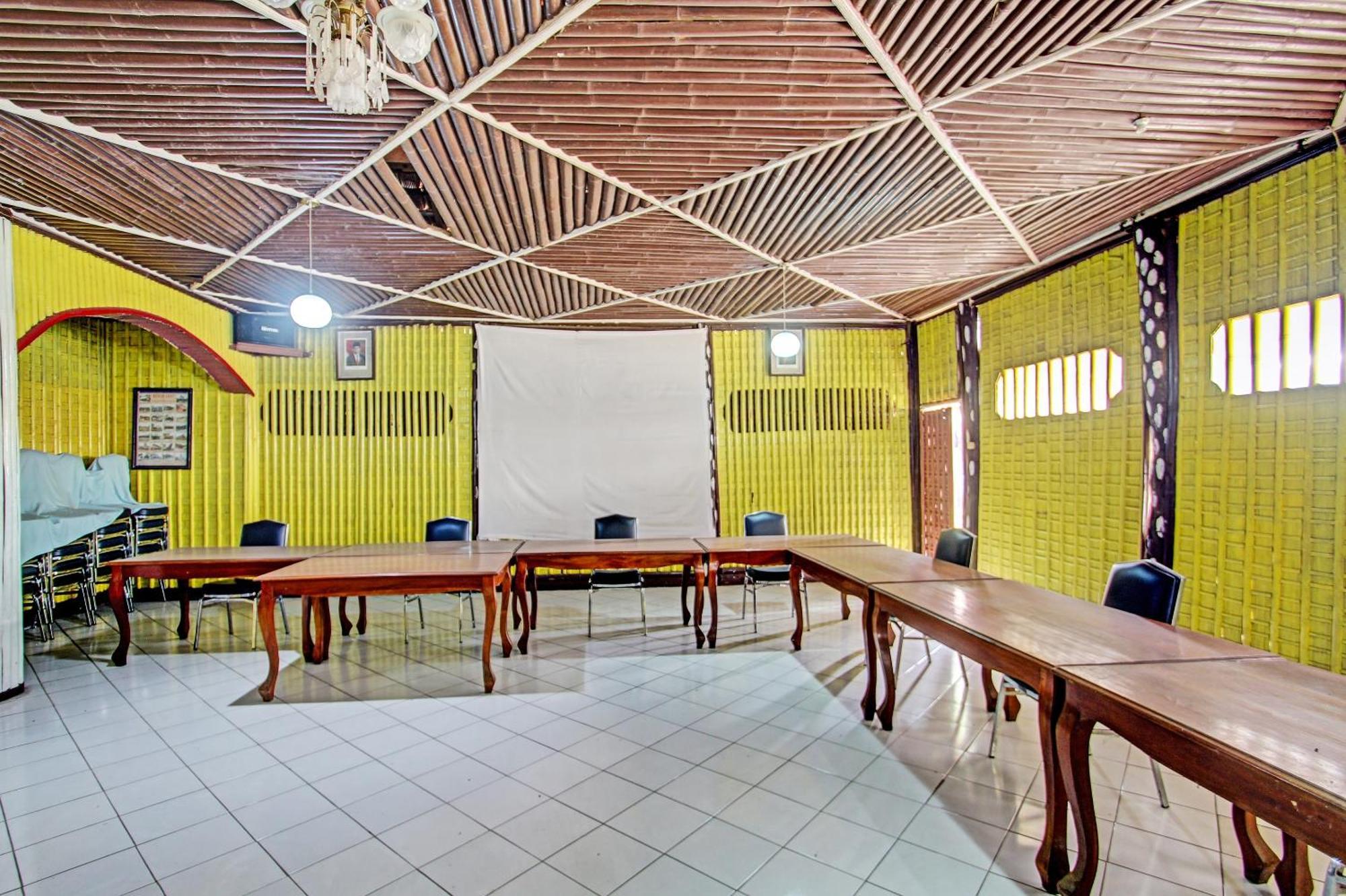 Hotel Capital O 91644 Loka Hause Salatiga Esterno foto