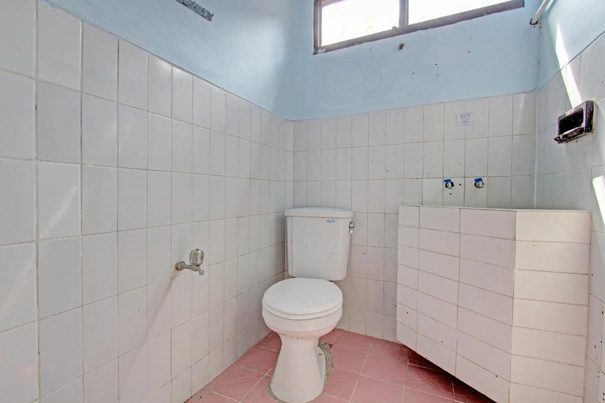 Hotel Capital O 91644 Loka Hause Salatiga Esterno foto