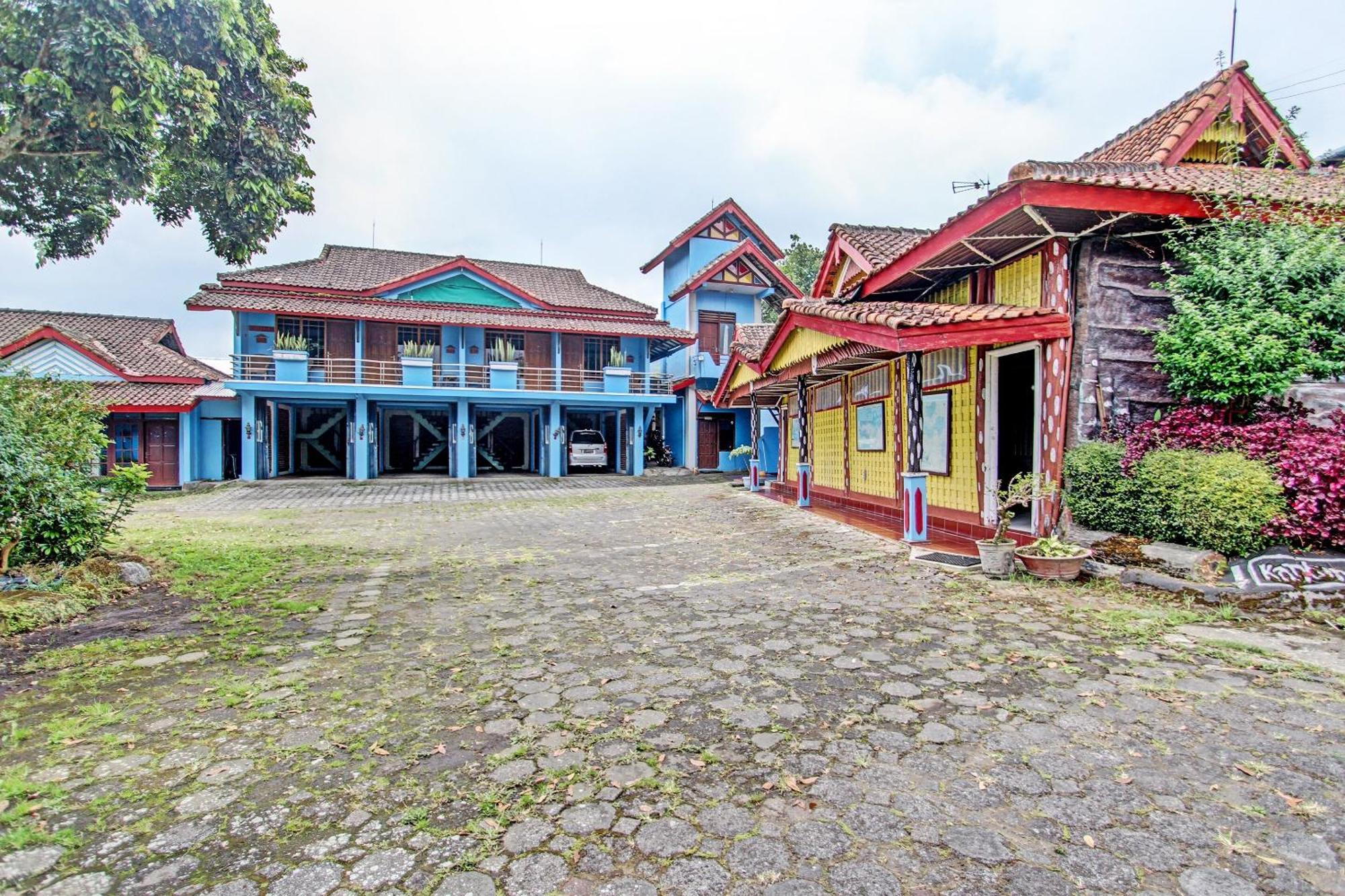 Hotel Capital O 91644 Loka Hause Salatiga Esterno foto